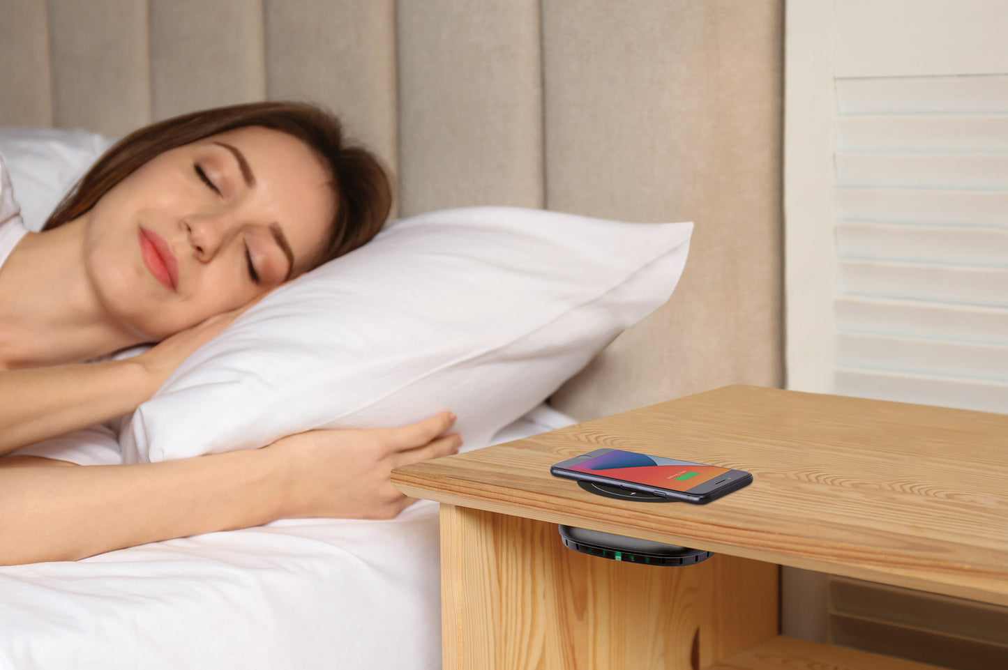 Under-Desk Fast Wireless Charger - 10 W Image 10