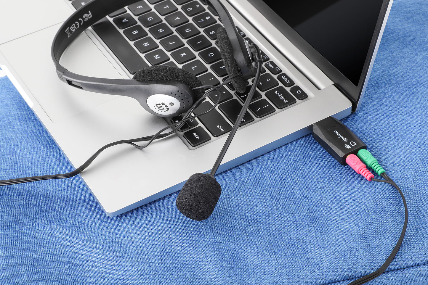 USB-A to 3.5 mm Audio Adapter Image 9