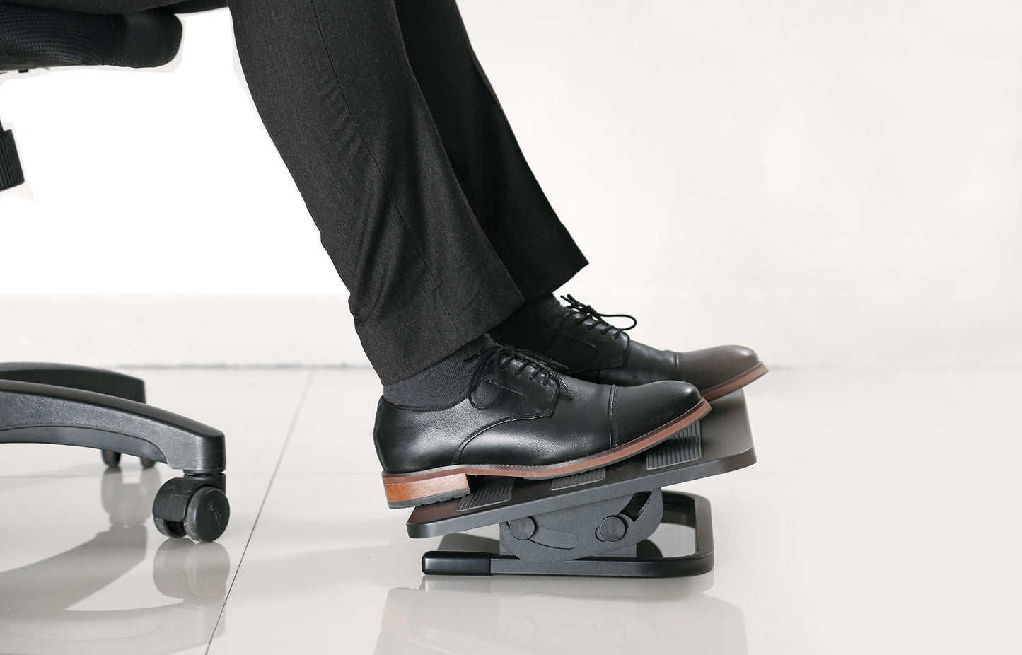 Ergonomic Adjustable Footrest Image 13