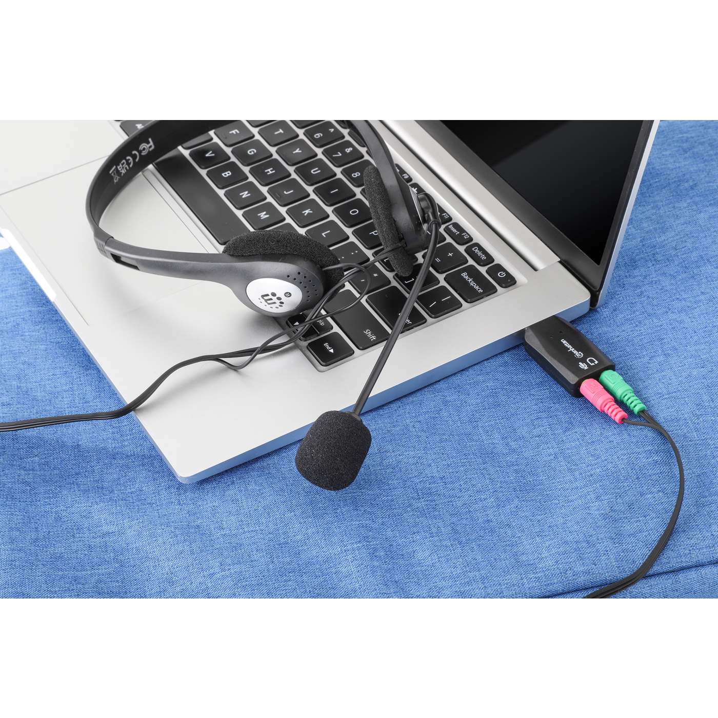 USB-A to 3.5 mm Audio Adapter Image 9